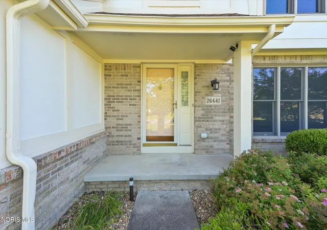 Photo 4 of Single family home for sale at 26441 Pin Oak Ct, Perrysburg, OH 43551 | MLS# 10012180 | Listing updated on 2026-09-22