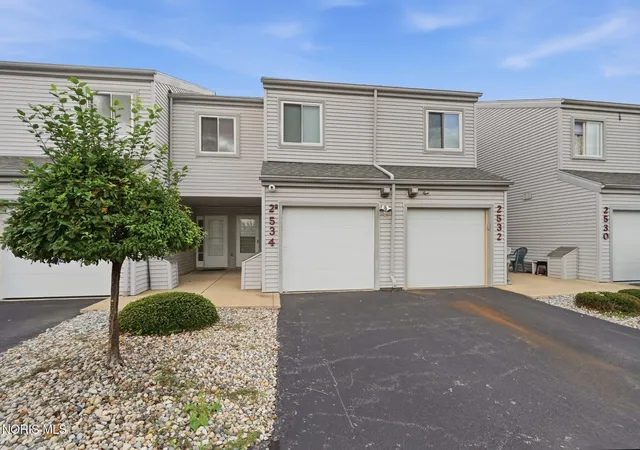 Photo 4 of Condo for sale at 2534 W Village Dr, Toledo, OH 43614 | MLS# 10012362 | Listing updated on 2026-09-28