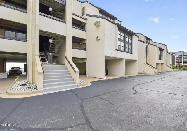 2nd image of 1803 E Perry St #Apt 44, Port Clinton, OH 43452 | MLS# 10012227