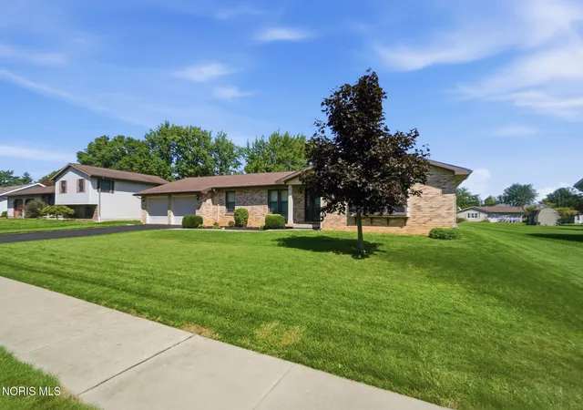Photo 3 of Single family home for sale at 406 Coventry Dr, Findlay, OH 45840 | MLS# 10012208 | Listing updated on 2026-09-29