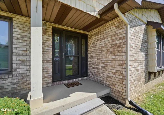 Photo 3 of Single family home for sale at 406 Coventry Dr, Findlay, OH 45840 | MLS# 10012208 | Listing updated on 2026-09-29