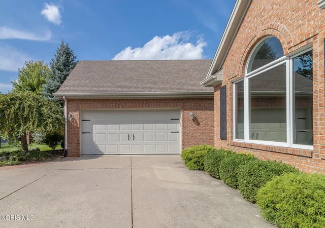 Photo 2 of Sale Pending at 3249 Stone Wall Rd, Maumee, OH 43537 | MLS# 10012191 | Listing updated on 2026-09-29