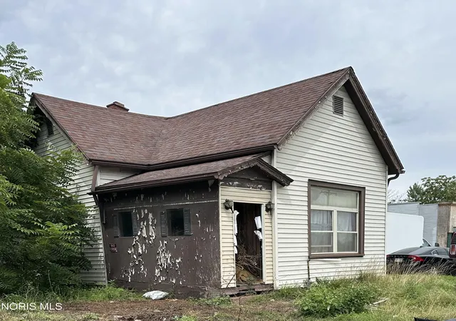 Photo 1 of Single family home for sale at 2407 N Summit St, Toledo, OH 43611 | MLS# 10012214 | Listing updated on 2026-08-28