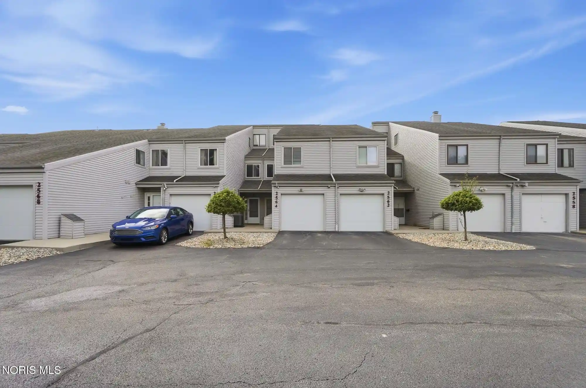 Listing Photo 2 - Condo for sale in 2564 W Vlg Dr located at 2564 W Vlg Dr, Toledo, OH 43614 - Unit 2564 W Village Dr