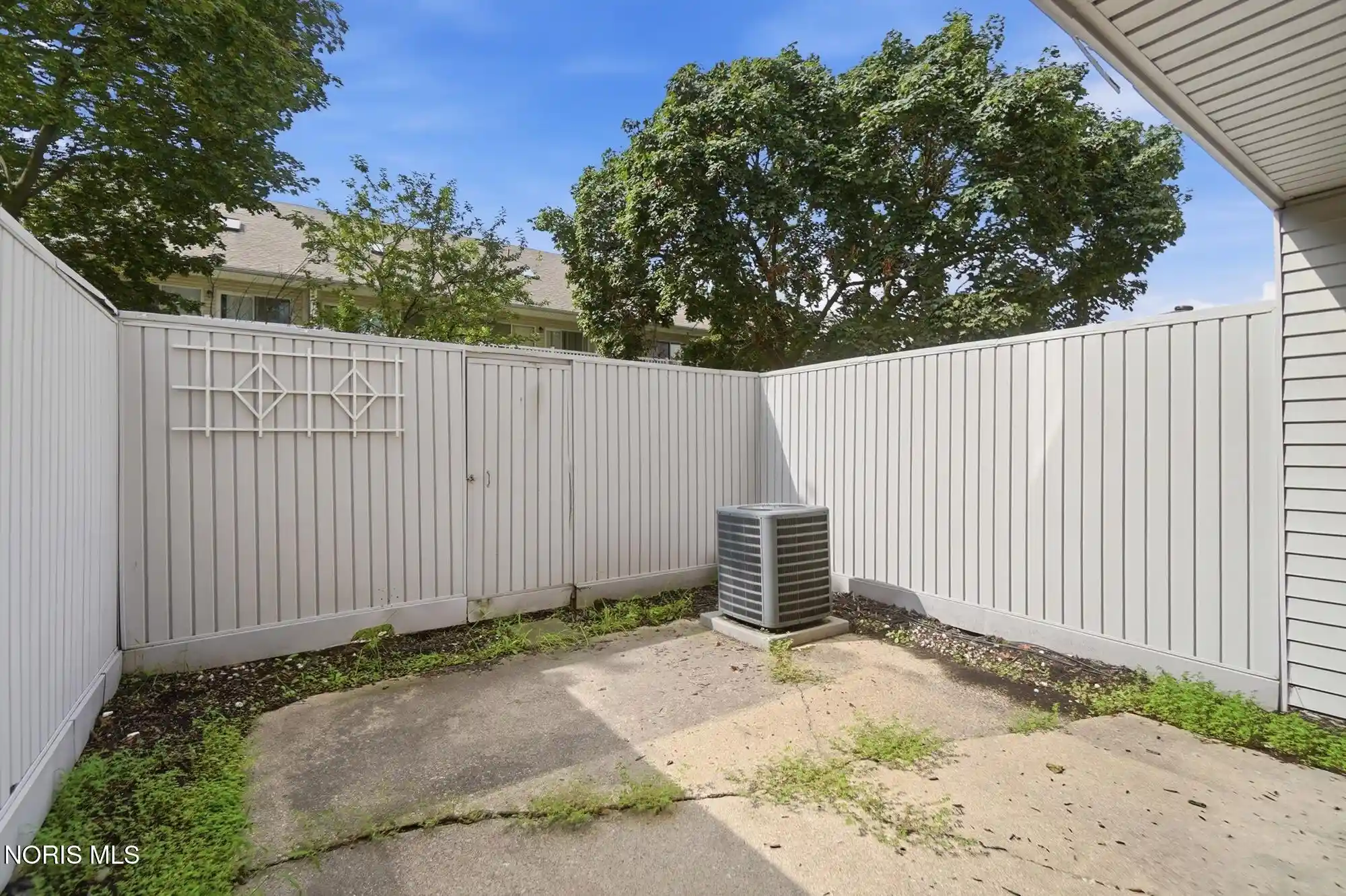 Listing Photo 47 - Condo for sale in 2564 W Vlg Dr located at 2564 W Vlg Dr, Toledo, OH 43614 - Unit 2564 W Village Dr