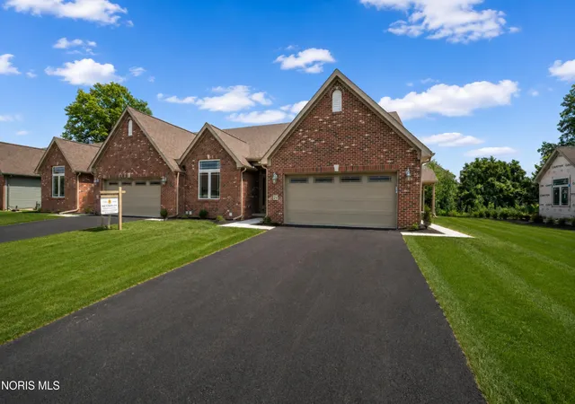 1st image of 21 Shenandoah Cir, Sylvania, OH 43560 | MLS# 10012298