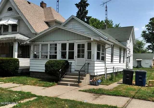 Photo 1 of Single family home for sale at 257 Wasaon St, Toledo, OH 43609 | MLS# 10012220 | Listing updated on 2026-08-28