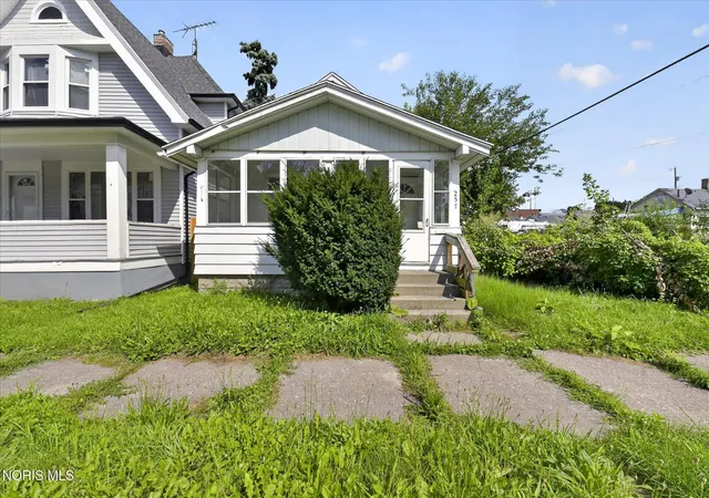 Photo 2 of Single family home for sale at 257 Wasaon St, Toledo, OH 43609 | MLS# 10012220 | Listing updated on 2026-08-28