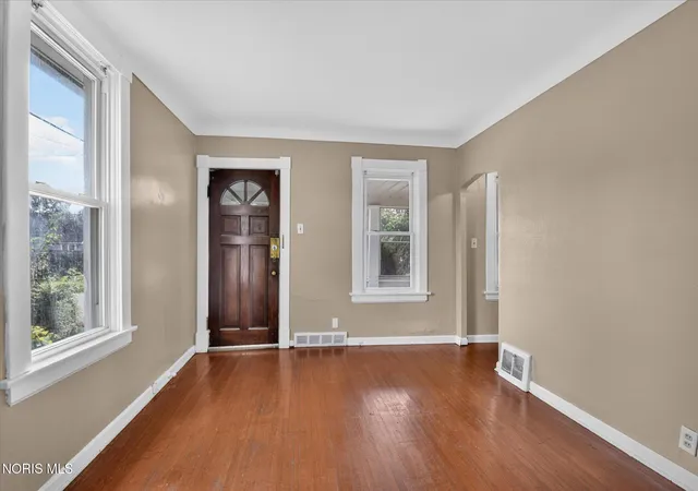 Photo 3 of Single family home for sale at 257 Wasaon St, Toledo, OH 43609 | MLS# 10012220 | Listing updated on 2026-08-28