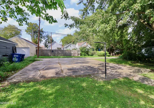 Photo 3 of Single family home for sale at 1018 Prouty Ave, Toledo, OH 43609 | MLS# 10012242 | Listing updated on 2026-10-07