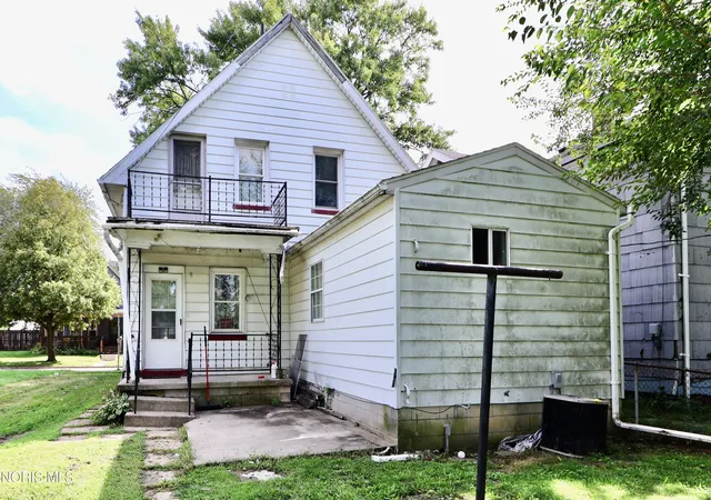 Photo 4 of Single family home for sale at 1018 Prouty Ave, Toledo, OH 43609 | MLS# 10012242 | Listing updated on 2026-10-07