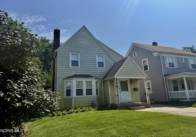 1st image of 4126 Mayfield Dr, Toledo, OH 43612 | MLS# 10012324