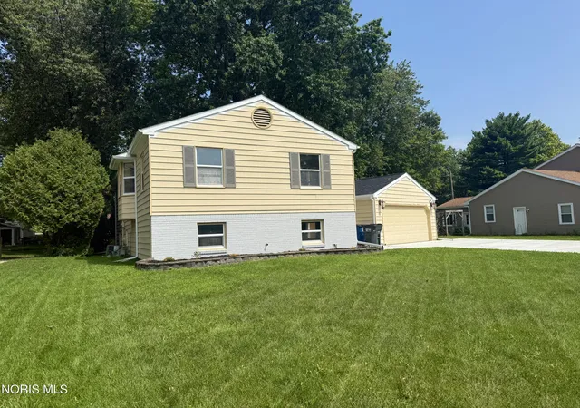 2nd image of 1687 Park Forest Dr, Toledo, OH 43614 | MLS# 10012323