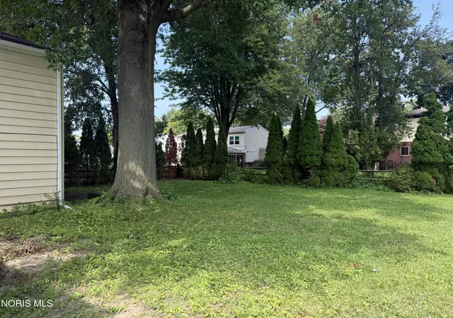 Photo 3 of Single family home for sale at 1687 Park Forest Dr, Toledo, OH 43614 | MLS# 10012323 | Listing updated on 2026-08-27