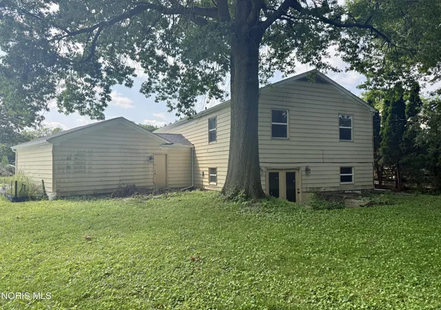 Photo 3 of Sale Pending at 1687 Park Forest Dr, Toledo, OH 43614 | MLS# 10012323 | Listing updated on 2026-10-01