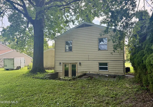 Photo 4 of Sale Pending at 1687 Park Forest Dr, Toledo, OH 43614 | MLS# 10012323 | Listing updated on 2026-10-01