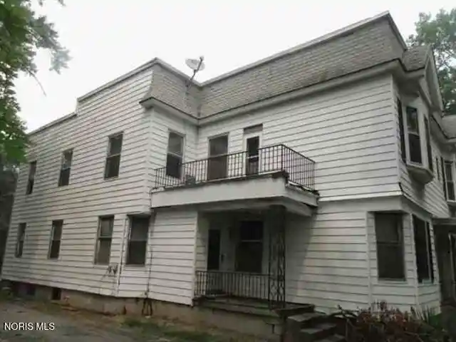 Listing Photo 2 - Condo for sale in 3309 E Manhattan Blvd located at 3309 E Manhattan Blvd, Toledo, OH 43611 - Unit 3309 E Manhattan Blvd