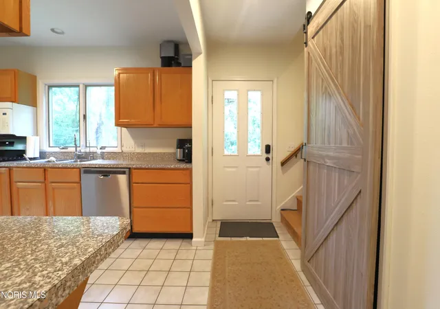 Photo 4 of Single family home for sale at 2419 S Crissey Rd, Monclova, OH 43542 | MLS# 10012313 | Listing updated on 2026-10-03