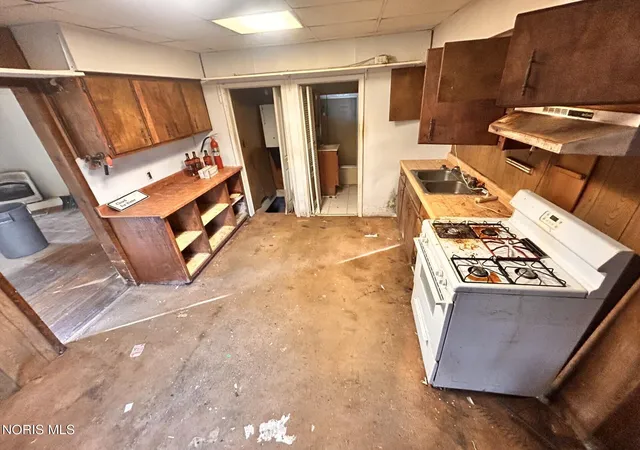 Photo 3 of Sale Pending at 3918 Canada Southern Ave, Toledo, OH 43612 | MLS# 10012251 | Listing updated on 2026-09-08