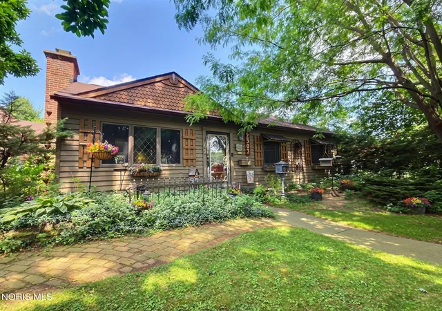 Photo 1 of Single family home for sale at 2303 Bahiamar Rd, Toledo, OH 43611 | MLS# 10012259 | Listing updated on 2026-09-05