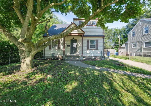 Photo 2 of Single family home for sale at 1125 Searles Rd, Toledo, OH 43607 | MLS# 10012266 | Listing updated on 2026-08-24