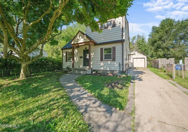 Photo 3 of Single family home for sale at 1125 Searles Rd, Toledo, OH 43607 | MLS# 10012266 | Listing updated on 2026-08-24