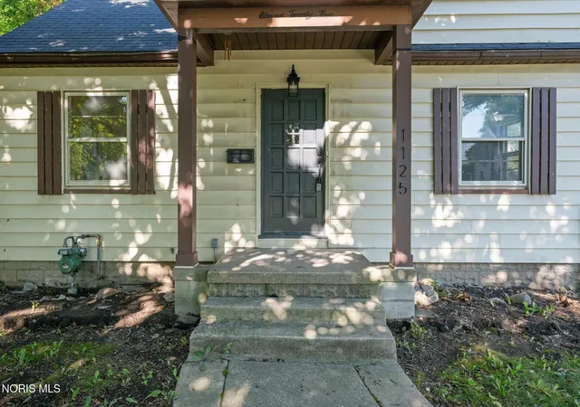 Photo 3 of Single family home for sale at 1125 Searles Rd, Toledo, OH 43607 | MLS# 10012266 | Listing updated on 2026-08-24