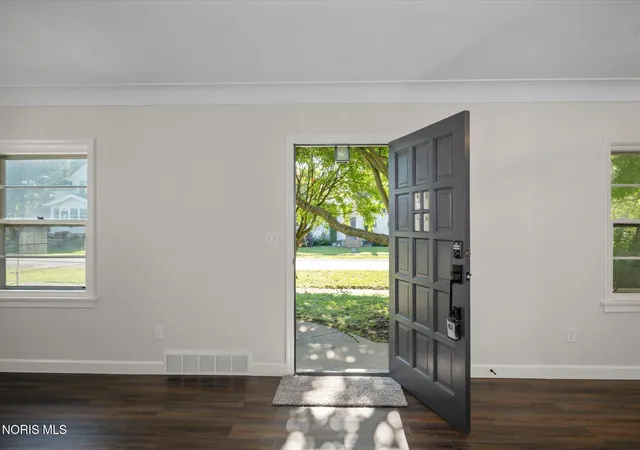 Photo 4 of Single family home for sale at 1125 Searles Rd, Toledo, OH 43607 | MLS# 10012266 | Listing updated on 2026-08-24