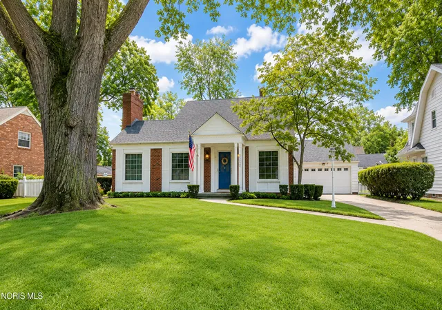 Photo 1 of Sale Pending at 2352 Densmore Dr, Toledo, OH 43606 | MLS# 10012356 | Listing updated on 2026-09-03