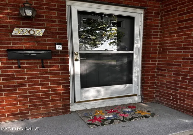 4th image of 5906 Suzanne Dr, Toledo, OH 43612 | MLS# 10012273