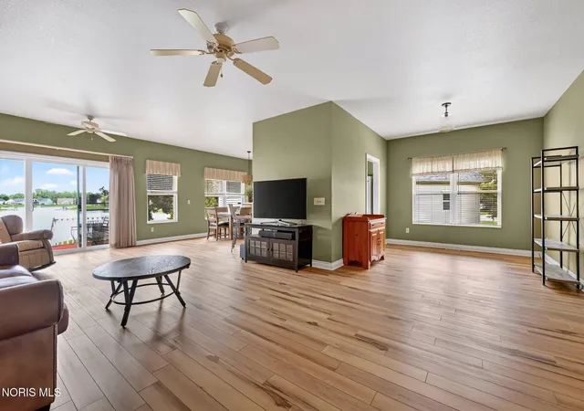 Photo 4 of Sale Pending at 4828 Port Dr, Maumee, OH 43537 | MLS# 10012304 | Listing updated on 2026-09-26