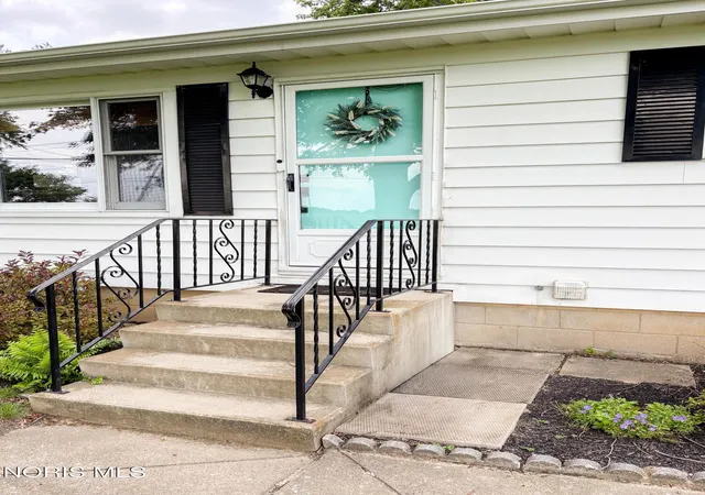 Photo 3 of Sale Pending at 25712 Lime City Rd, Perrysburg, OH 43551 | MLS# 10012495 | Listing updated on 2026-09-15