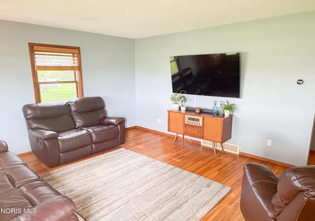 Photo 3 of Sale Pending at 25712 Lime City Rd, Perrysburg, OH 43551 | MLS# 10012495 | Listing updated on 2026-09-15