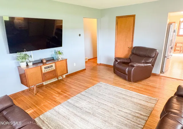 Photo 4 of Sale Pending at 25712 Lime City Rd, Perrysburg, OH 43551 | MLS# 10012495 | Listing updated on 2026-09-15