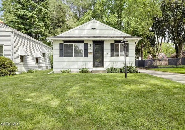 1st image of 3248 Meadowbrook Ct, Toledo, OH 43606 | MLS# 10012305