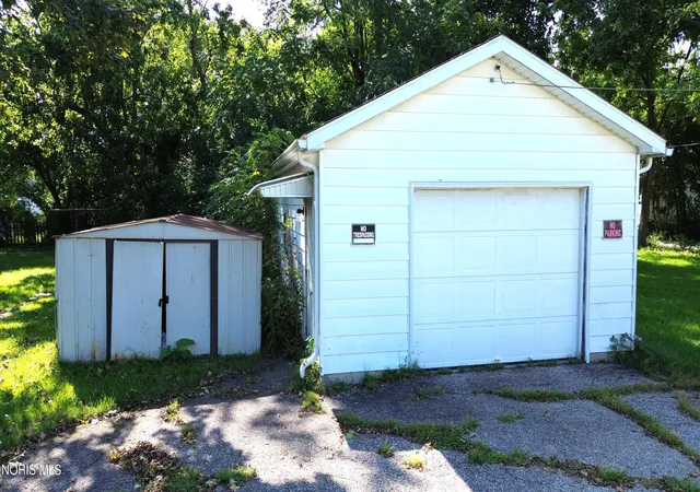 Photo 3 of Sale Pending at 410 N Clinton St, Defiance, OH 43512 | MLS# 10012299 | Listing updated on 2026-08-26