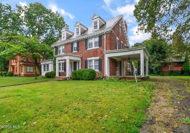 Photo 3 of Single family home for sale at 2125 Mount Vernon Ave, Toledo, OH 43607 | MLS# 10012441 | Listing updated on 2026-08-25