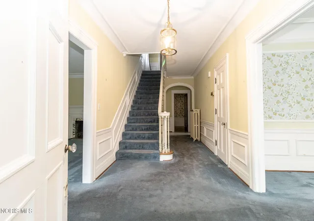 Photo 3 of Single family home for sale at 2125 Mount Vernon Ave, Toledo, OH 43607 | MLS# 10012441 | Listing updated on 2026-10-26