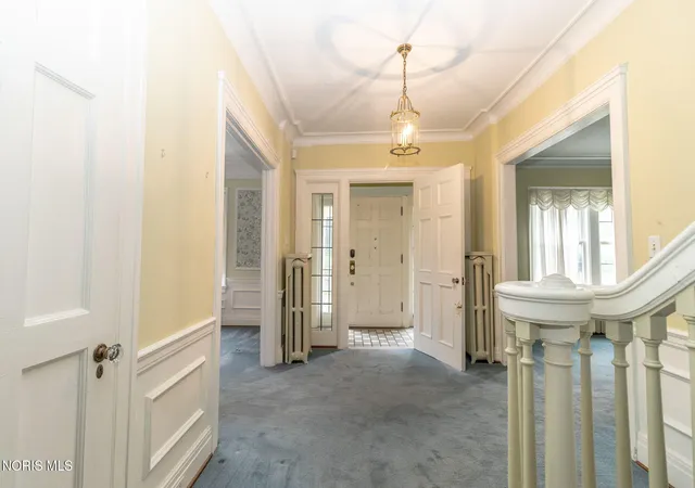 Photo 4 of Single family home for sale at 2125 Mount Vernon Ave, Toledo, OH 43607 | MLS# 10012441 | Listing updated on 2026-10-26