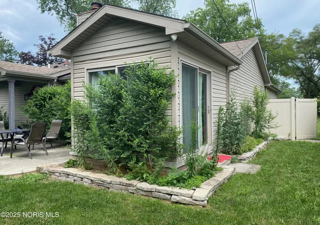 Photo 3 of Sale Pending at 5415 Fenwick Dr, Toledo, OH 43623 | MLS# 10012326 | Listing updated on 2026-09-24