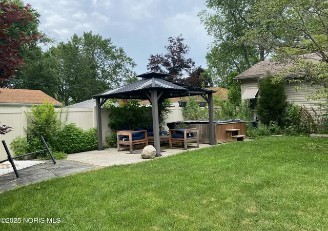Photo 4 of Sale Pending at 5415 Fenwick Dr, Toledo, OH 43623 | MLS# 10012326 | Listing updated on 2026-09-24