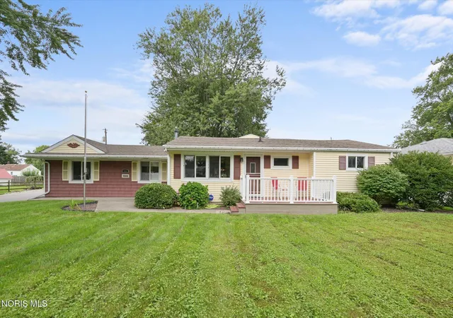 1st image of 165 N Yarrow St, Oregon, OH 43616 | MLS# 10012344