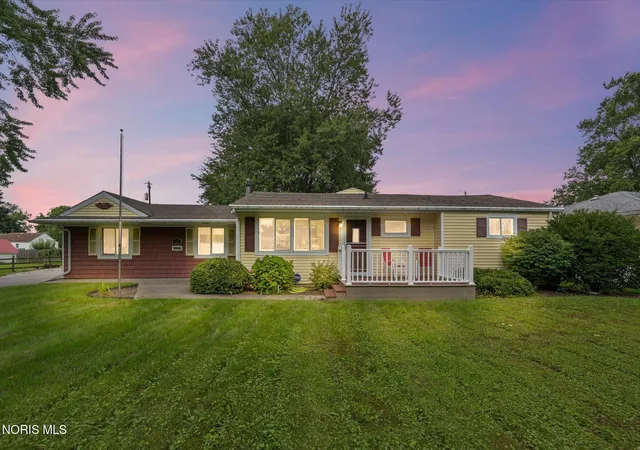 Photo 3 of Sale Pending at 165 N Yarrow St, Oregon, OH 43616 | MLS# 10012344 | Listing updated on 2026-09-05