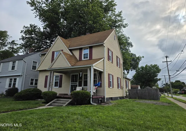 Photo 2 of Single family home for sale at 4102 Garrison Rd, Toledo, OH 43613 | MLS# 10012343 | Listing updated on 2026-09-11