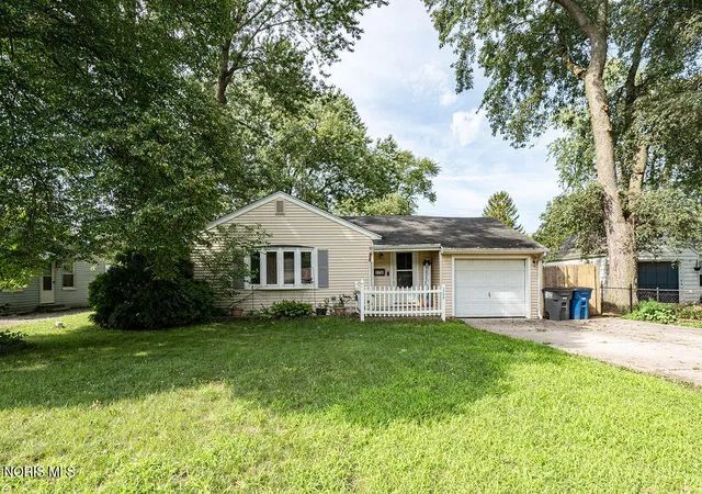 Photo 1 of Single family home for sale at 1750 Newport Ave, Toledo, OH 43613 | MLS# 10012335 | Listing updated on 2026-09-18