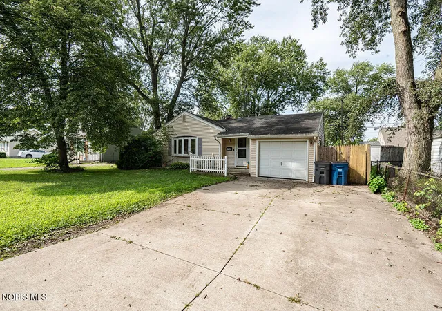 Photo 2 of Single family home for sale at 1750 Newport Ave, Toledo, OH 43613 | MLS# 10012335 | Listing updated on 2026-09-18