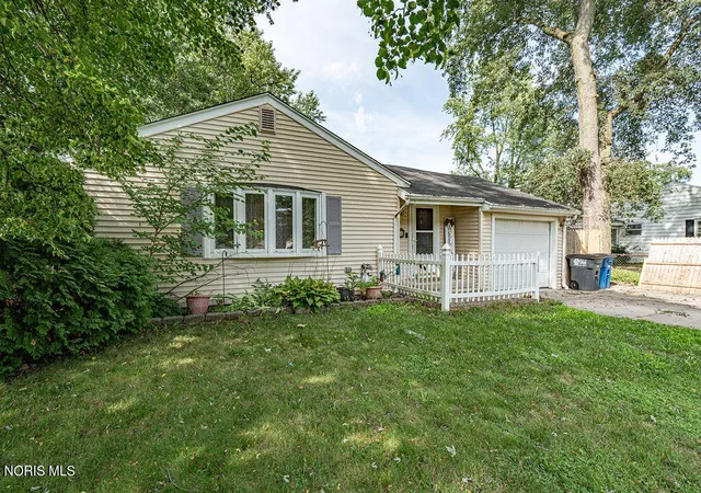 Photo 3 of Single family home for sale at 1750 Newport Ave, Toledo, OH 43613 | MLS# 10012335 | Listing updated on 2026-09-18