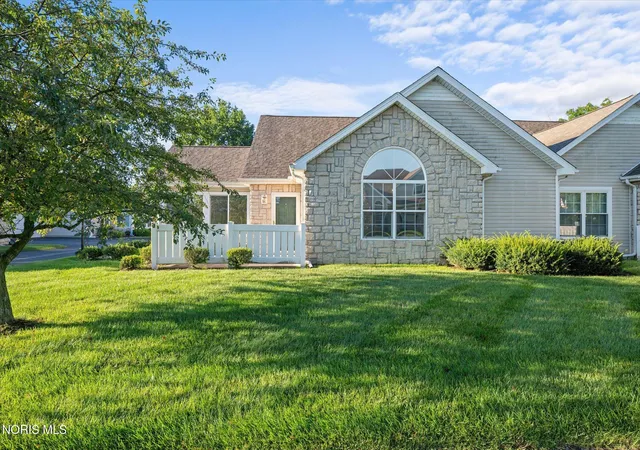 Photo 2 of Sale Pending at 8359 Fossil Dr, Sylvania, OH 43560 | MLS# 10012420 | Listing updated on 2026-10-01