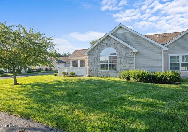 Photo 3 of Sale Pending at 8359 Fossil Dr, Sylvania, OH 43560 | MLS# 10012420 | Listing updated on 2026-10-01