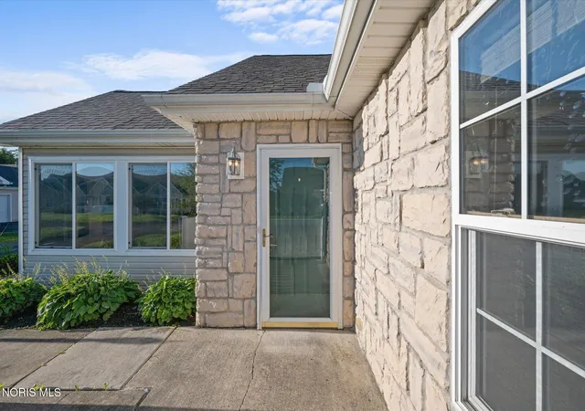 Photo 3 of Sale Pending at 8359 Fossil Dr, Sylvania, OH 43560 | MLS# 10012420 | Listing updated on 2026-10-01